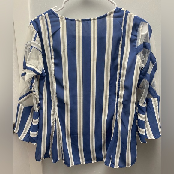 Stylish top - Picture 2 of 3